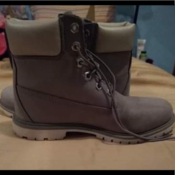 Gray Timberland boots - Picture 2 of 4